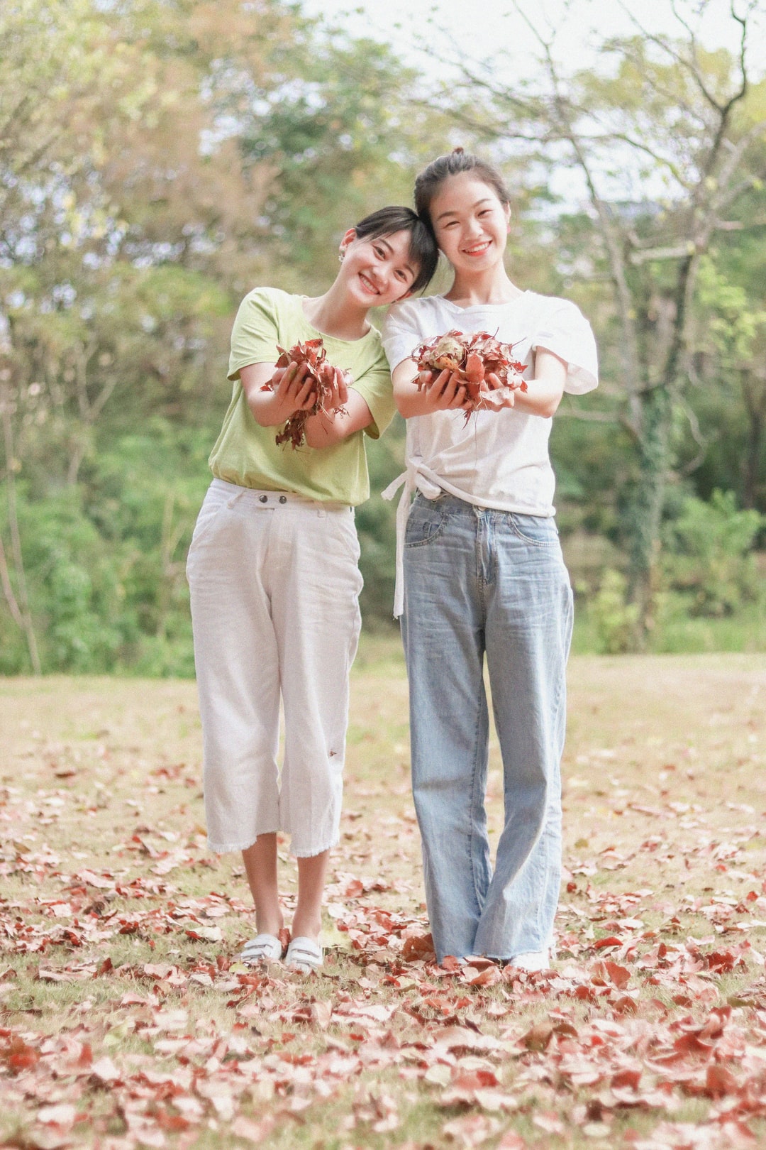 伤感失落的句子：每个人心里都有一个人，想了碰不得
