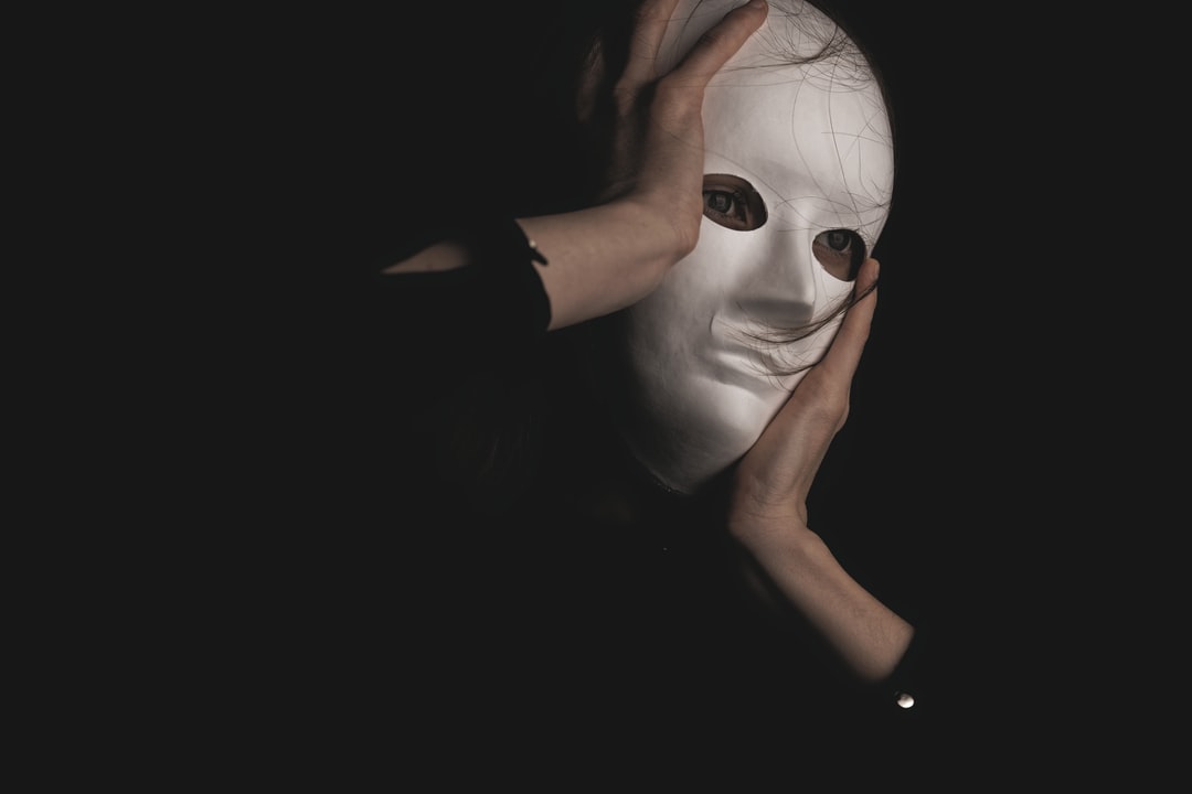 极度伤感的句子：如果没法忘记他，就不要忘记好了！
